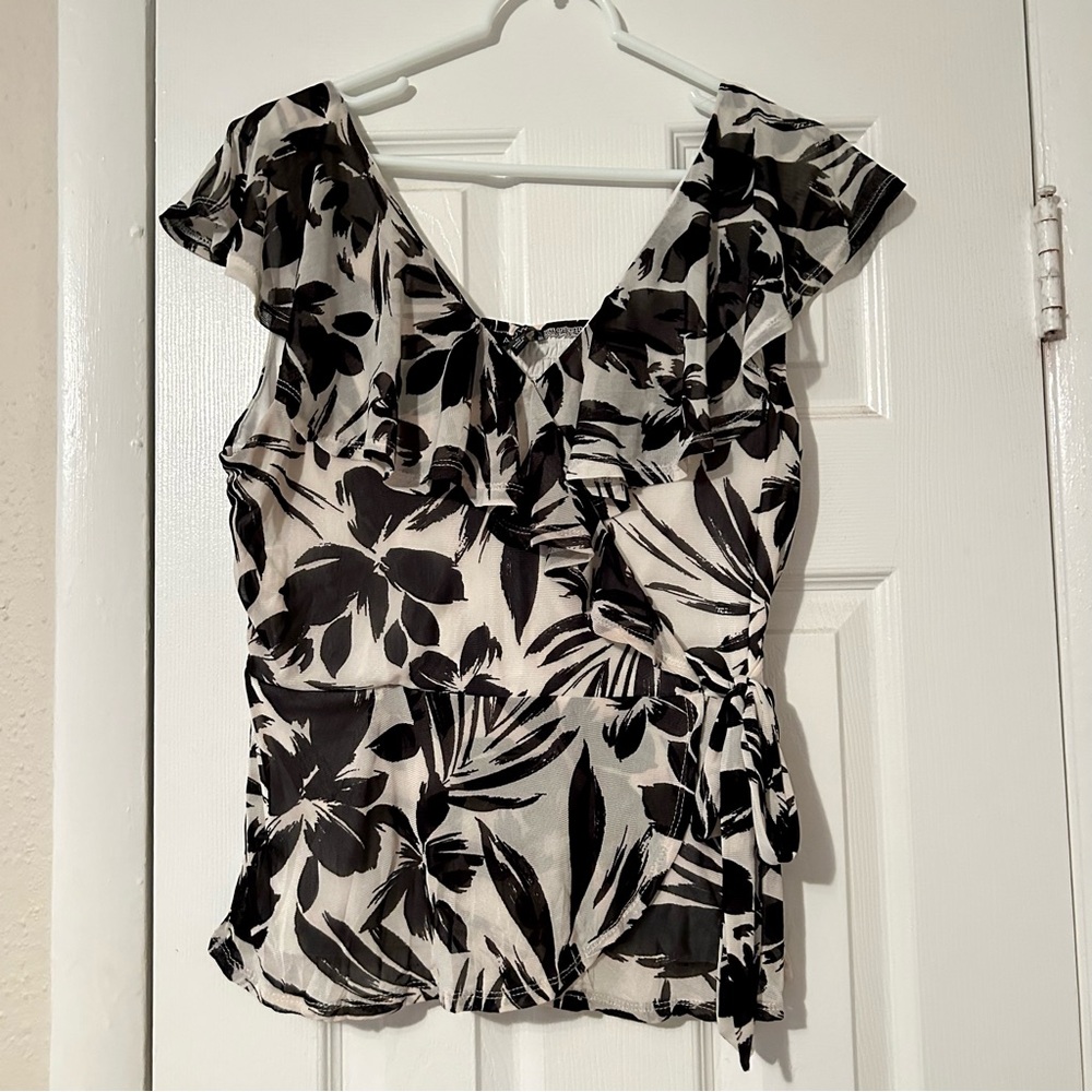 NWOT Womens AUW beautiful dressy top, cream and black floral, size M